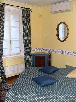Tynska Apartment *